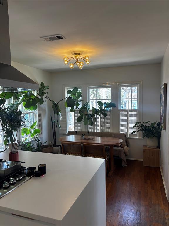 Building Photo - 917 E 39th St