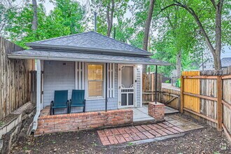 Building Photo - 537 E Platte Ave