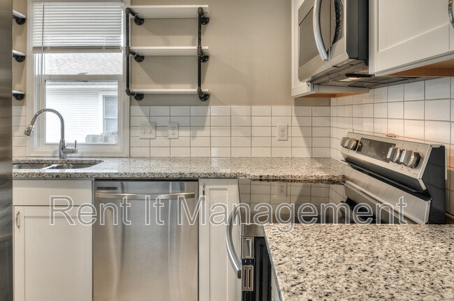 Building Photo - 1220 S 55th St