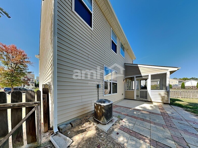 Building Photo - 6102 Lighted Way Ln