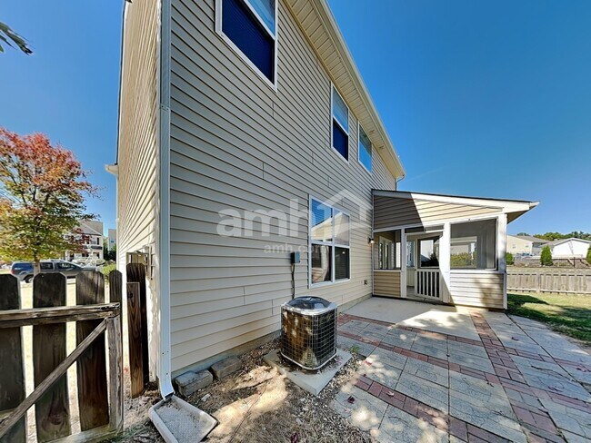 Building Photo - 6102 Lighted Way Ln