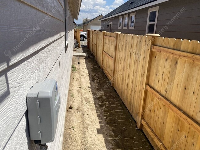 Building Photo - NEWER CONSTRUCTION - 2 BR 1BA Hayden Home ...