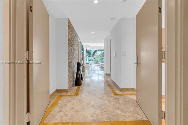 Building Photo - 1331 Brickell Bay Dr
