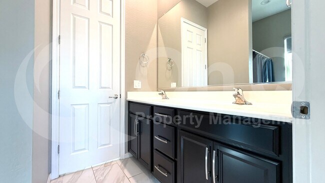 Building Photo - 5530 N 107th Ln