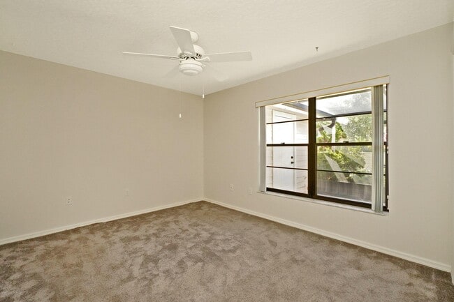 Building Photo - 840 Ridge Lake Dr