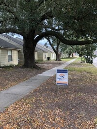 Building Photo - Must see this Remolded 2 Bedroom 2 Bath Townhome Avail NOW