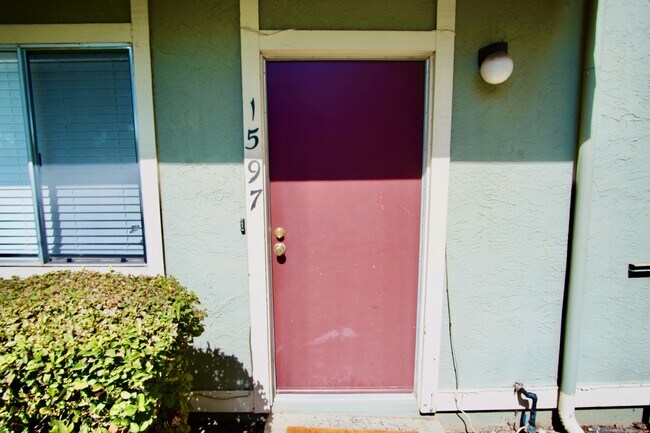 Building Photo - 1597 Drake Dr