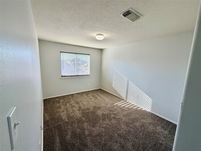 Building Photo - 9011 Aspen Trace Ln