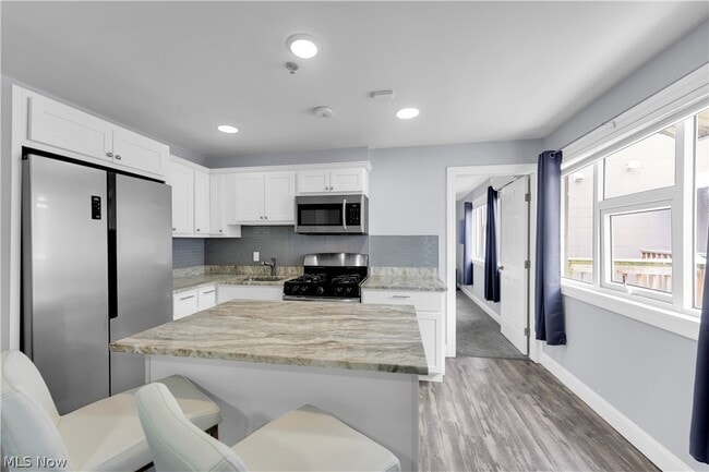 Building Photo - 797 E Market St