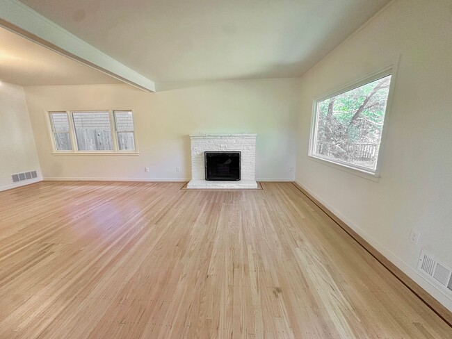 Building Photo - 9 Bungalow Ave