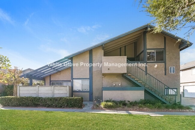 Primary Photo - Updated Upstairs Condo with Garage in Desirable Walnut Neighborhood