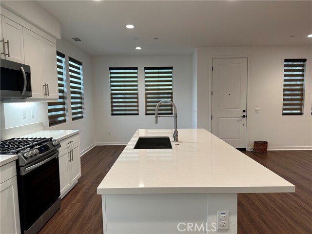 Building Photo - 665 E Foothill Blvd