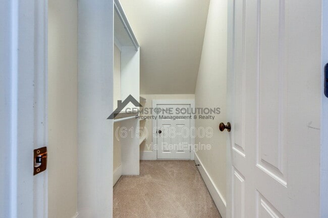 Building Photo - 210 38th Ave N