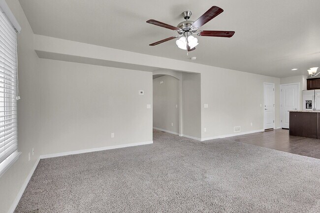 Building Photo - $2,495.00 3-bedroom, 2.5-bathroom in Color...