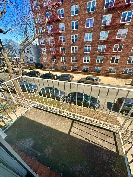 Balcony - 8492 127th St