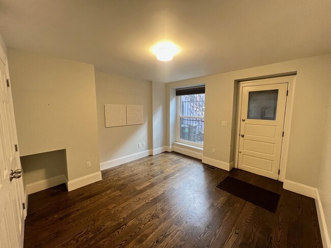 Building Photo - 122 Mercer St