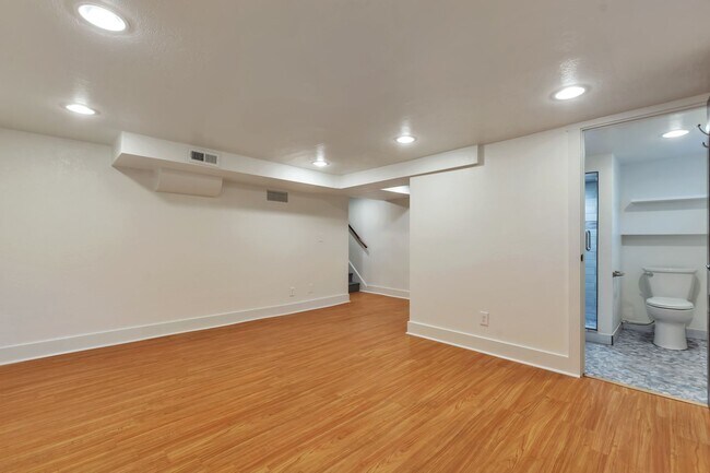 Building Photo - 4858 Viewmont St