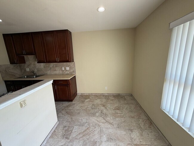 Building Photo - 2227 E Westport Dr