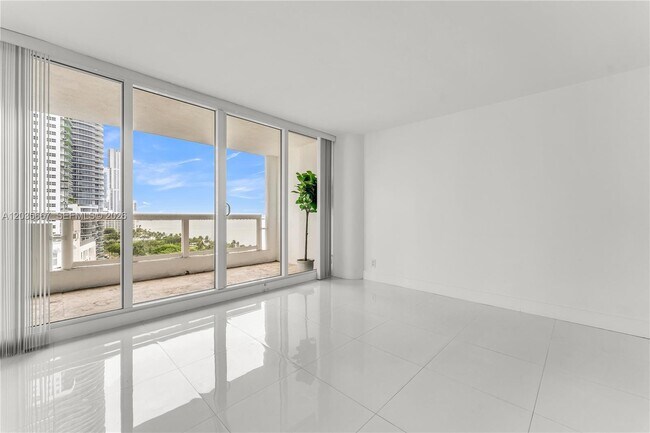 Building Photo - 1717 N Bayshore Dr