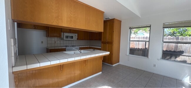 Building Photo - 735 Bliss Ave