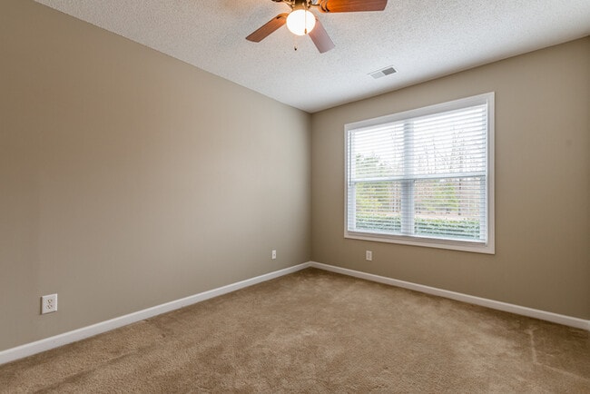 Building Photo - 3 BD 2 BA  Fenced Ranch with Bonus Room