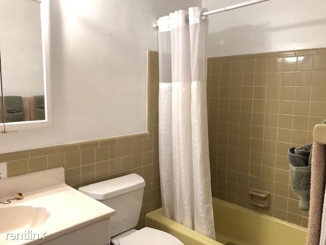 Building Photo - 2 br, 2 bath Townhome - 409 SE 18th St Apt 5