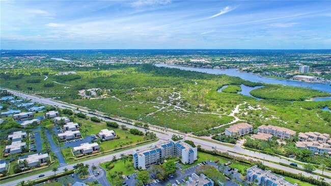 Building Photo - 1605 S US Hwy 1