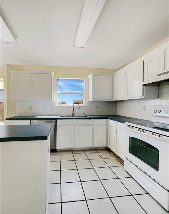 Building Photo - 5606 Montrose Dr