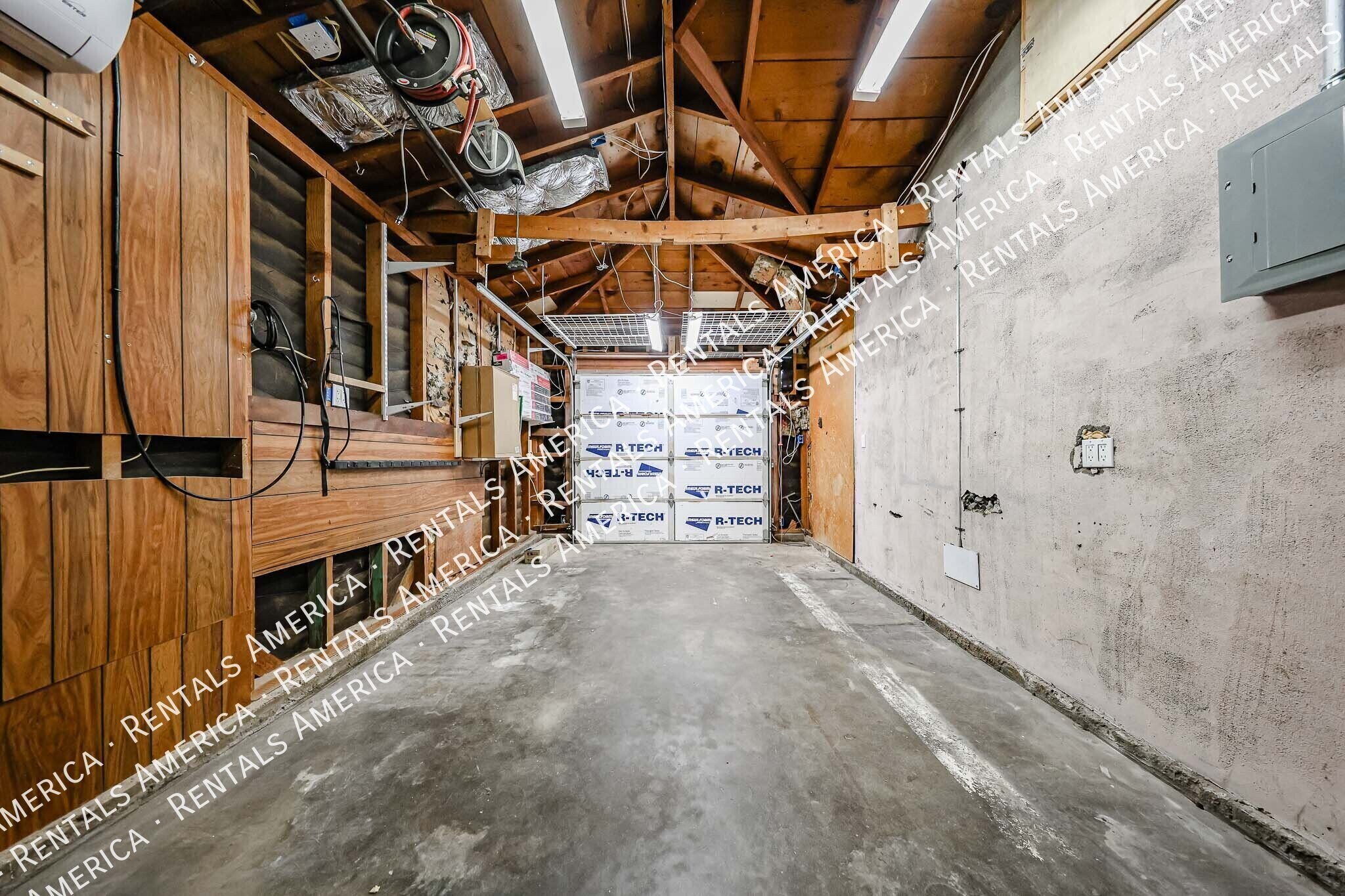 Building Photo - 1310 W Glenrosa Ave