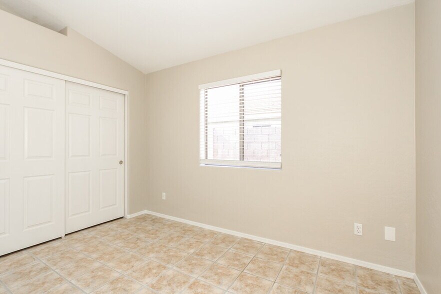 Building Photo - 306 N Wildrose