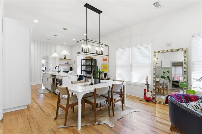 Building Photo - 1030 Kirkwood Ave SE