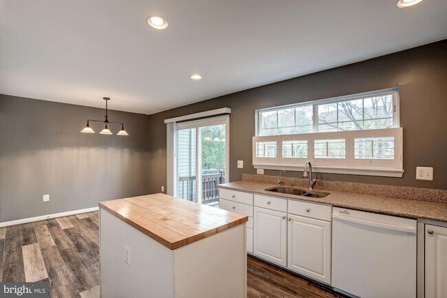Building Photo - 20399 Volley Terrace