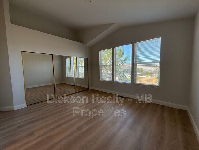 Building Photo - 4711 Bradford Ln