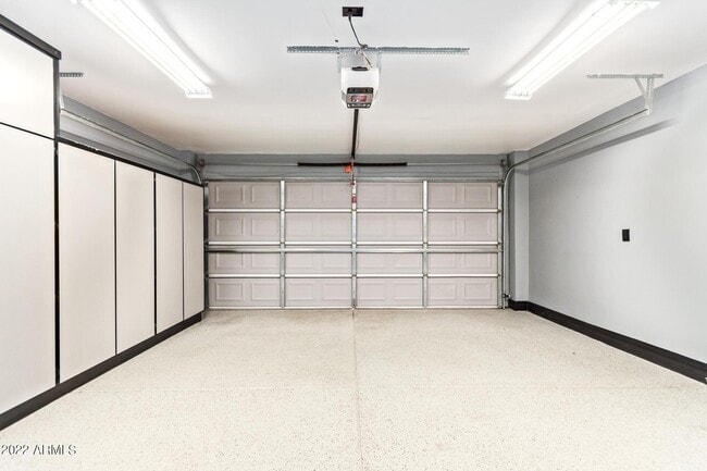 Building Photo - 5320 E Hearn Rd