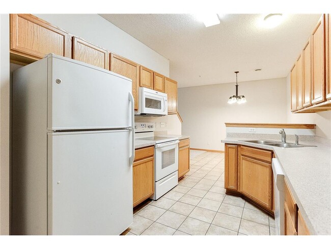 Building Photo - 5040 Holly Ln N