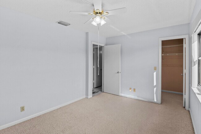 Building Photo - 3961 SW Greenwood Way