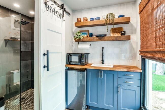Building Photo - Lower Greenville Craftsman w/ Guest House