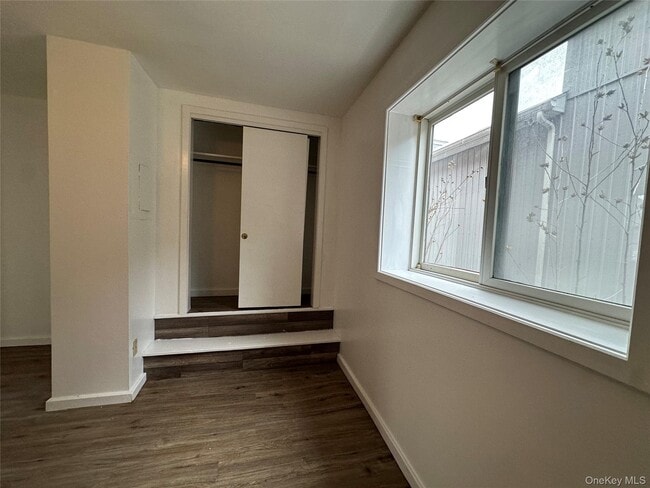 Building Photo - 165 Ulster Ave