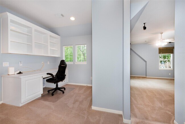 Building Photo - 15 Pawprint Pl