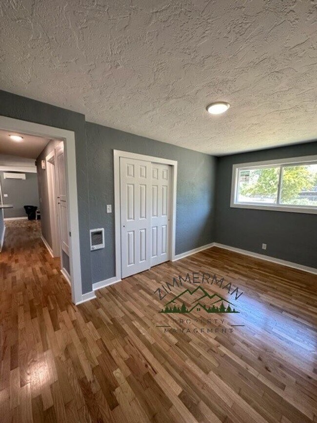 Building Photo - Fully remodeled 3-bedroom 1 bath home!