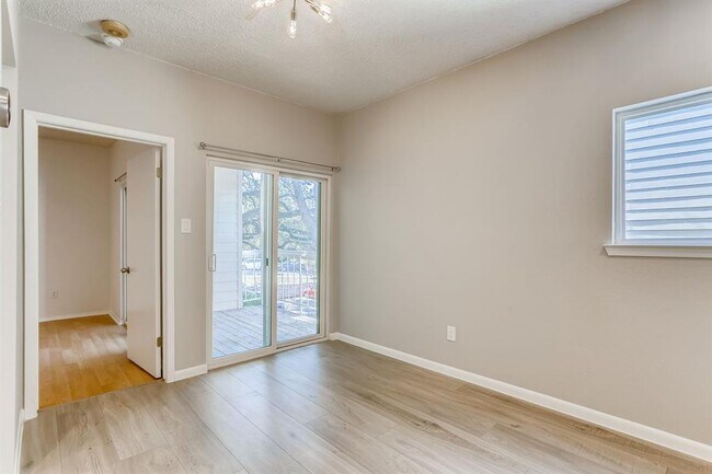 Building Photo - 114 E 31st St