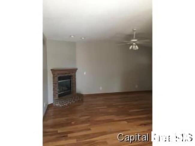 Building Photo - 613 Oakbrook Ave