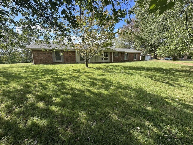 Building Photo - Single Family home in Greenhill Area!