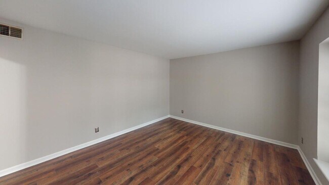 Building Photo - 6619 Bunker Hill Cir
