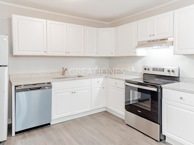 Building Photo - NOW OFFERING HALF OFF THE FIRST FULL MONTH...