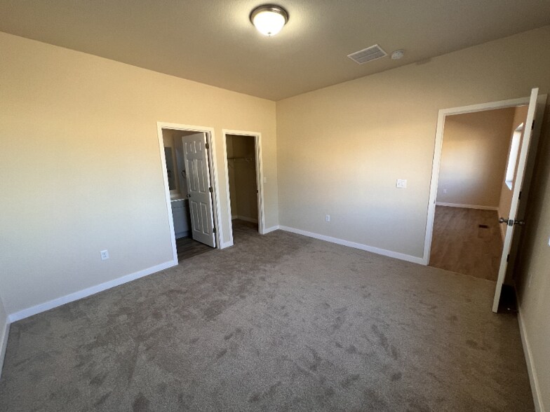 Building Photo - 816-818 S Knox Dr