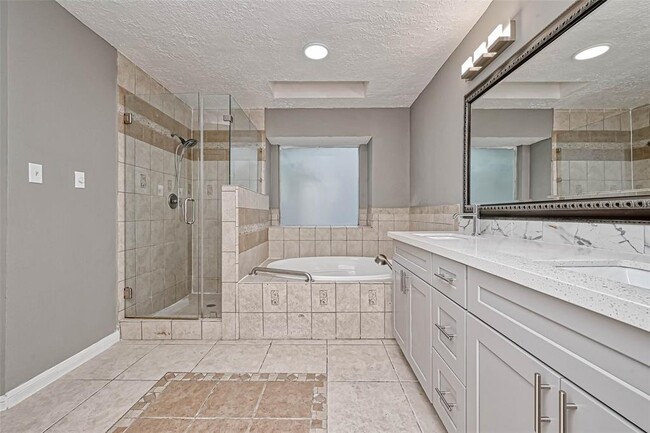 Building Photo - 9831 Orangevale Dr