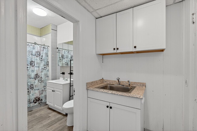 Building Photo - 84 Main St