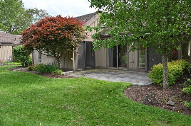 Building Photo - 540 Heritage Vlg