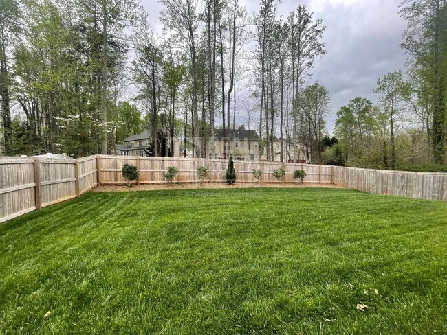 Building Photo - Breathtaking 4bd/3ba Deluxe home next to L...